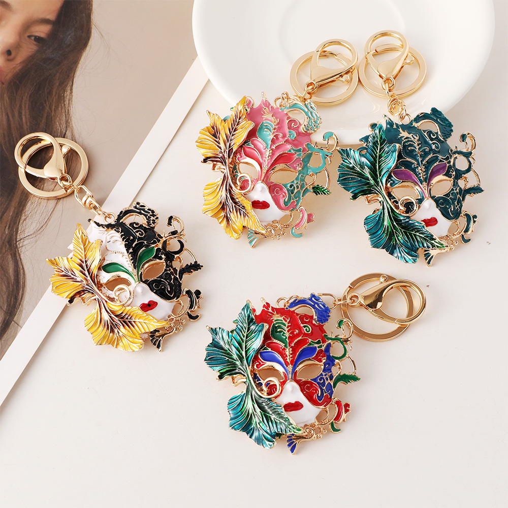Vintage Collectible Accessories - البندقية كرنفال الذهب قناع المفاتيح خمر