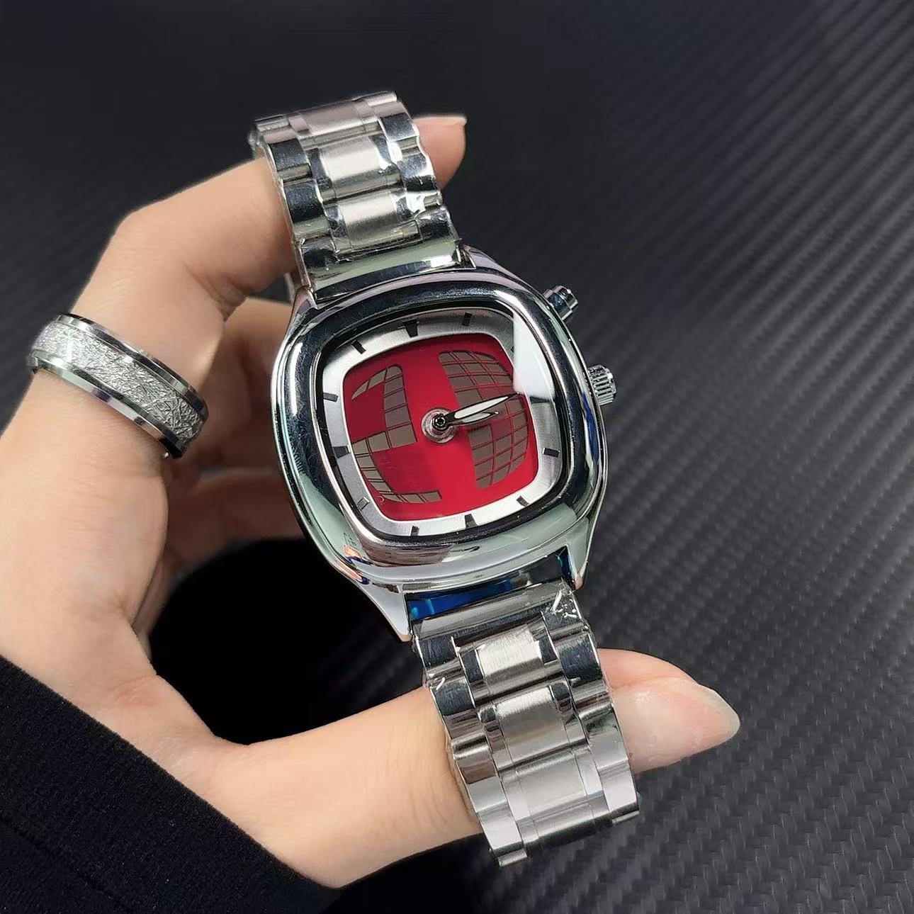 ساعة يد رجالية بتصميم كلاسيكي  - مراجعة Vintage Watch Collecting وسعره