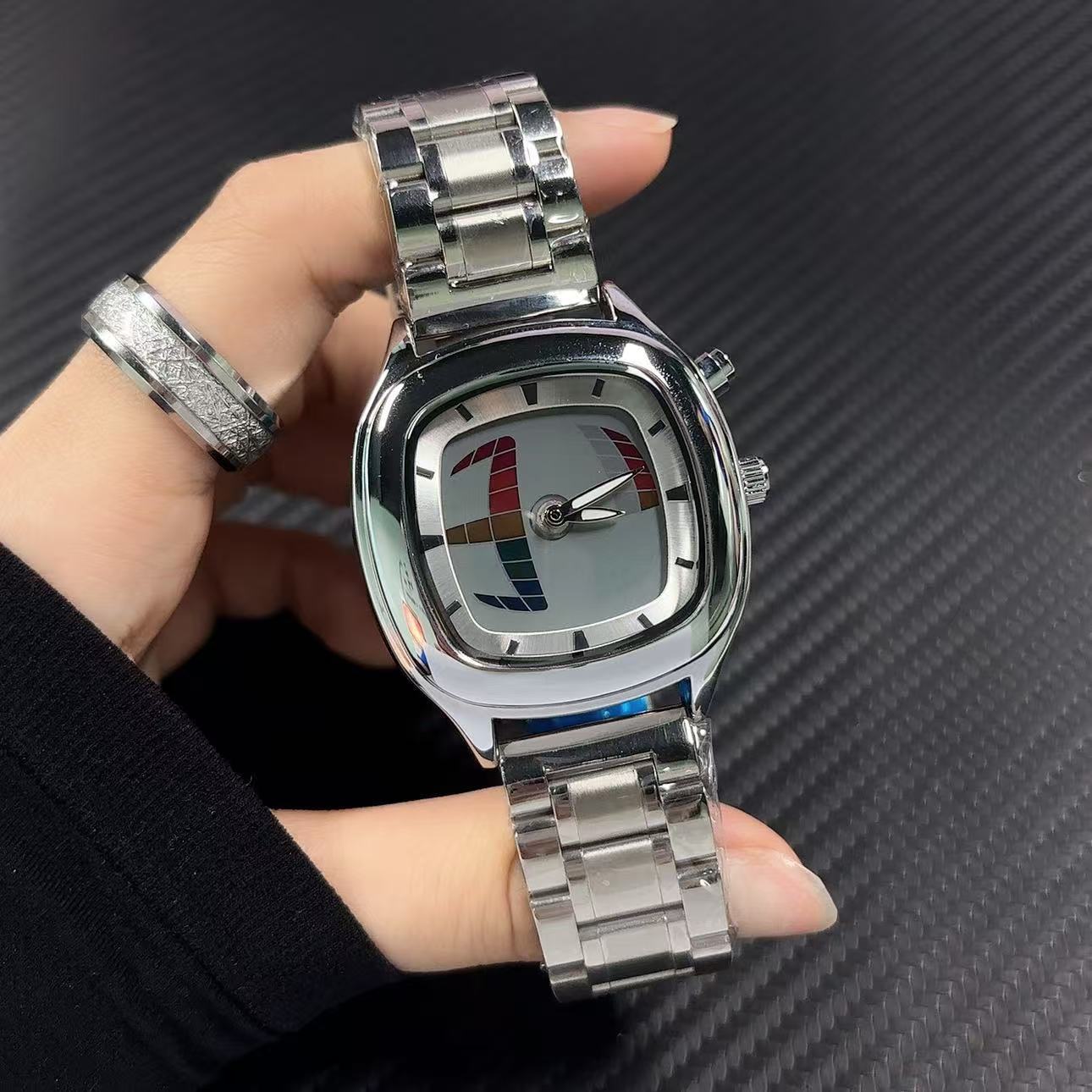 ساعة يد رجالية بتصميم كلاسيكي  - مراجعة Vintage Watch Collecting وسعره