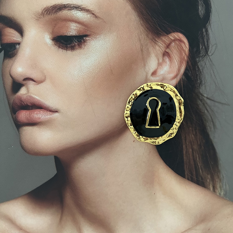 مبالغ فيها الأسود بالمينا سبيك - مراجعة Vintage Collectible Accessories وسعره