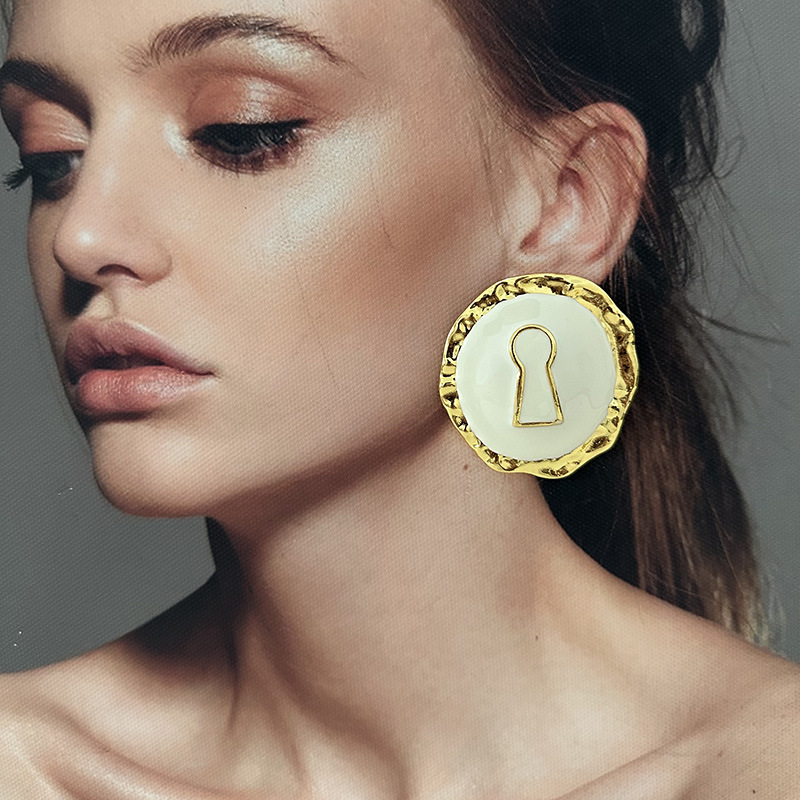 مبالغ فيها الأسود بالمينا سبيك - مراجعة Vintage Collectible Accessories وسعره