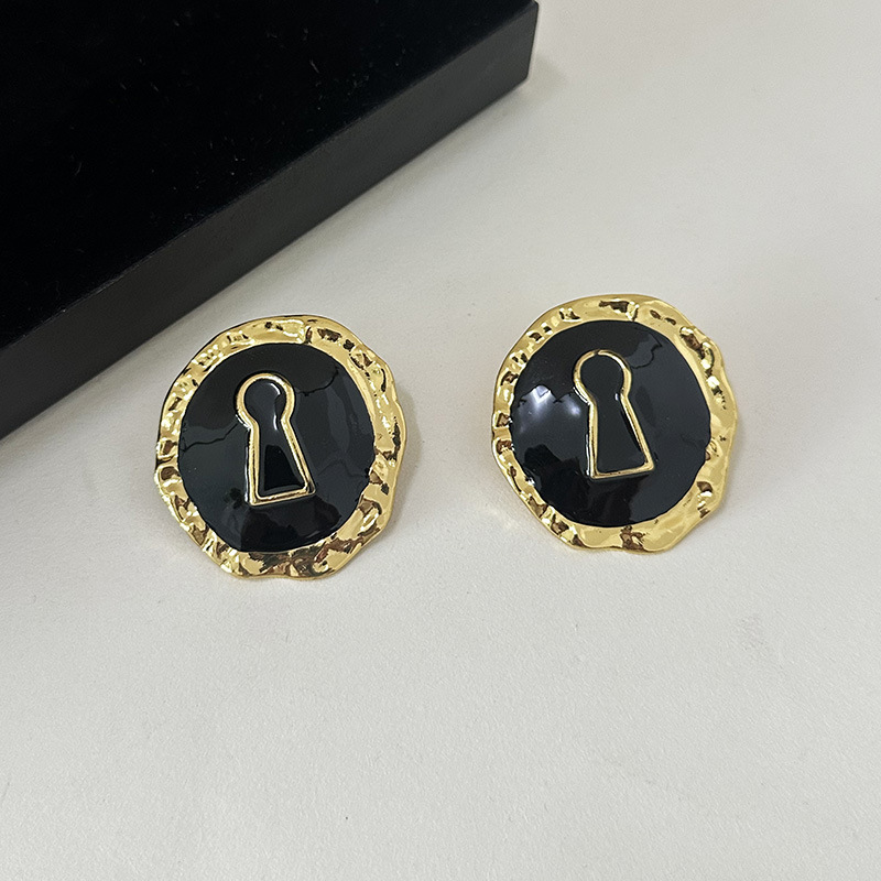 مبالغ فيها الأسود بالمينا سبيك - مراجعة Vintage Collectible Accessories وسعره
